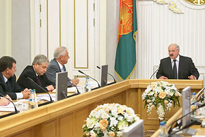 Lukashenko urges to use more extra-budgetary resources in science<br />